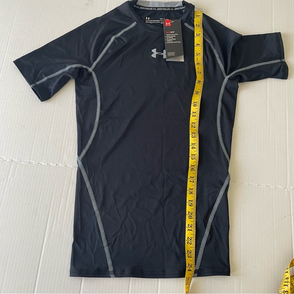 Under Armour Men’s Black Rash Guard with Gray Contrast Stitching - Picture 6 of 7